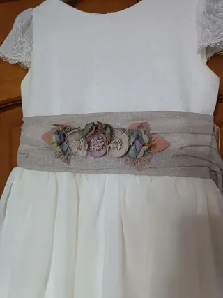 Vestido de comunión blanco y beige