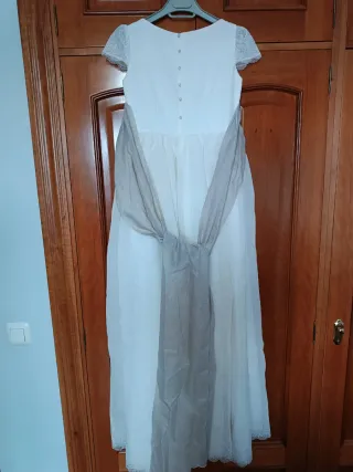 Vestido de comunión blanco y beige