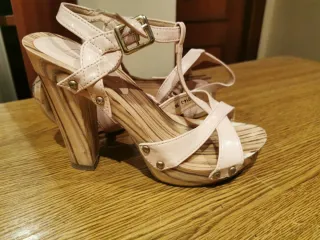Sandalias tacón resina tipo madera. Tiras rosa 36