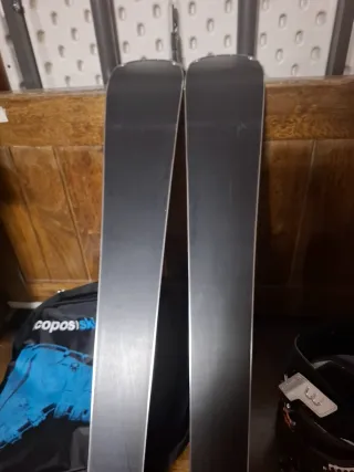 Esquís con fijaciones LOOK