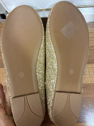 Bailarinas doradas con lazo y pedrería T36