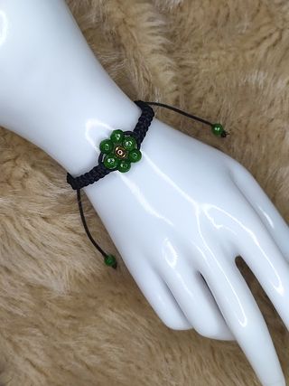 Pulsera macramé negro con flor verde – energía