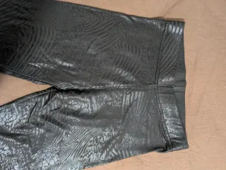 Mallas negras efecto piel serpiente