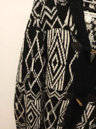 Chaqueta larga de punto con estampado