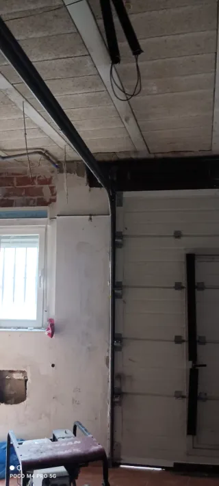 Puerta de garaje o lonja