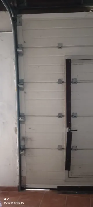 Puerta de garaje o lonja