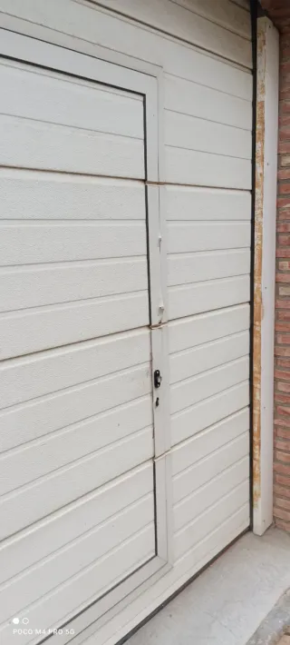 Puerta de garaje o lonja