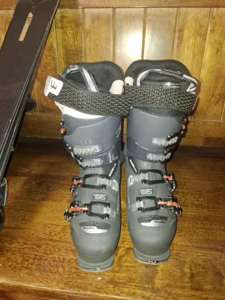 Conjunto esquí: esquís, botas y casco