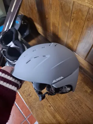 Conjunto esquí: esquís, botas y casco