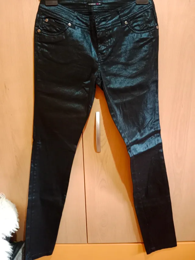 Pantalones negros brillantes talla XS