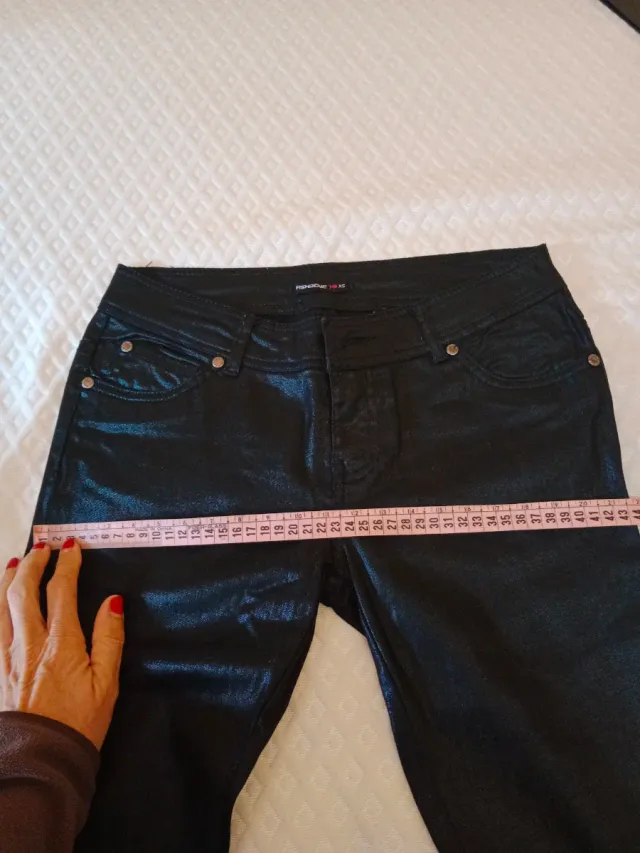 Pantalones negros brillantes talla XS