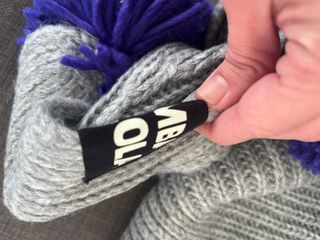 Bufanda Bimba y Lola gris con pompón morado