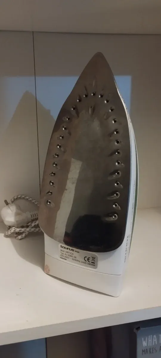 Plancha de ropa Taurus Artica