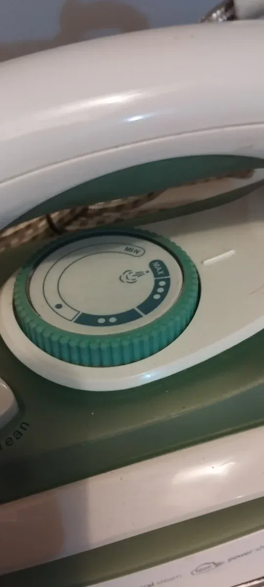 Plancha de ropa Taurus Artica