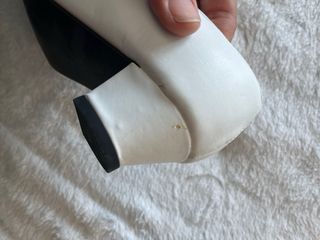 Zapatos de tacón blancos para niña