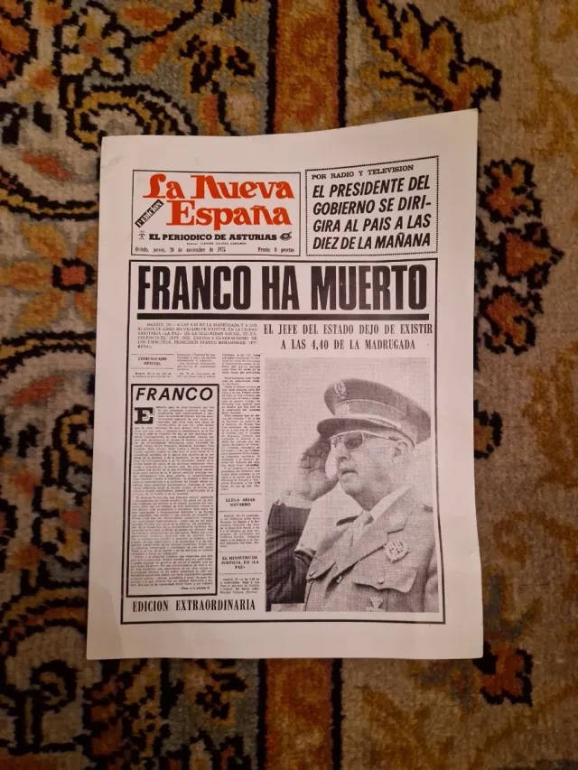 Folleto de La Nueva España: Franco ha muerto