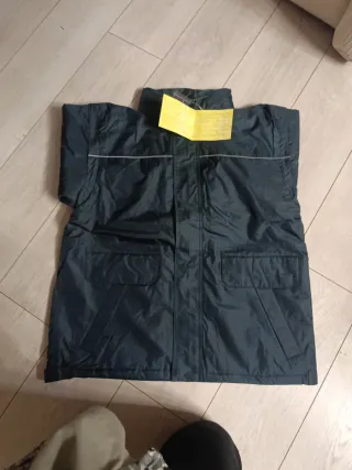 Parka de abrigo y de protección de mangas desmonta