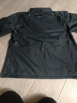 Parka de abrigo y de protección de mangas desmonta