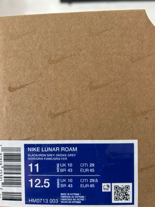 Scarpe Nike nere e arancioni