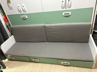 Armario con cama abatible.