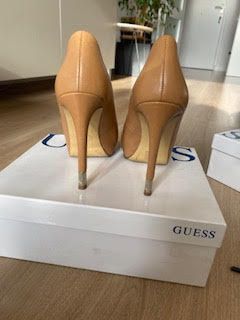 Zapatos Guess Tacón Alto Peep Toe Beige