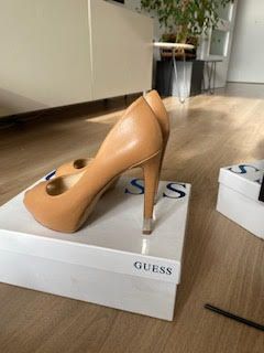 Zapatos Guess Tacón Alto Peep Toe Beige