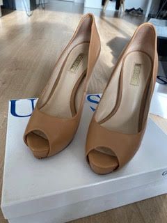 Zapatos Guess Tacón Alto Peep Toe Beige