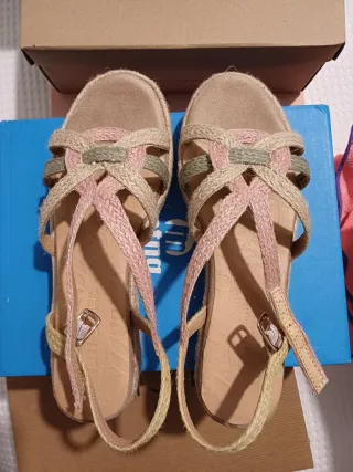 Alpargatas Mustang cuña beige y rosa