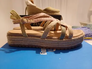 Alpargatas Mustang cuña beige y rosa