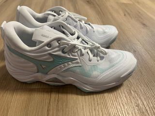 Zapatillas Mizuno Wave Momentum Blancas y Turquesa