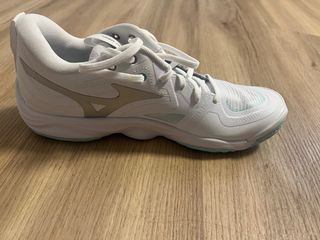 Zapatillas Mizuno Wave Momentum Blancas y Turquesa