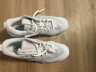 Zapatillas Mizuno Wave Momentum Blancas y Turquesa