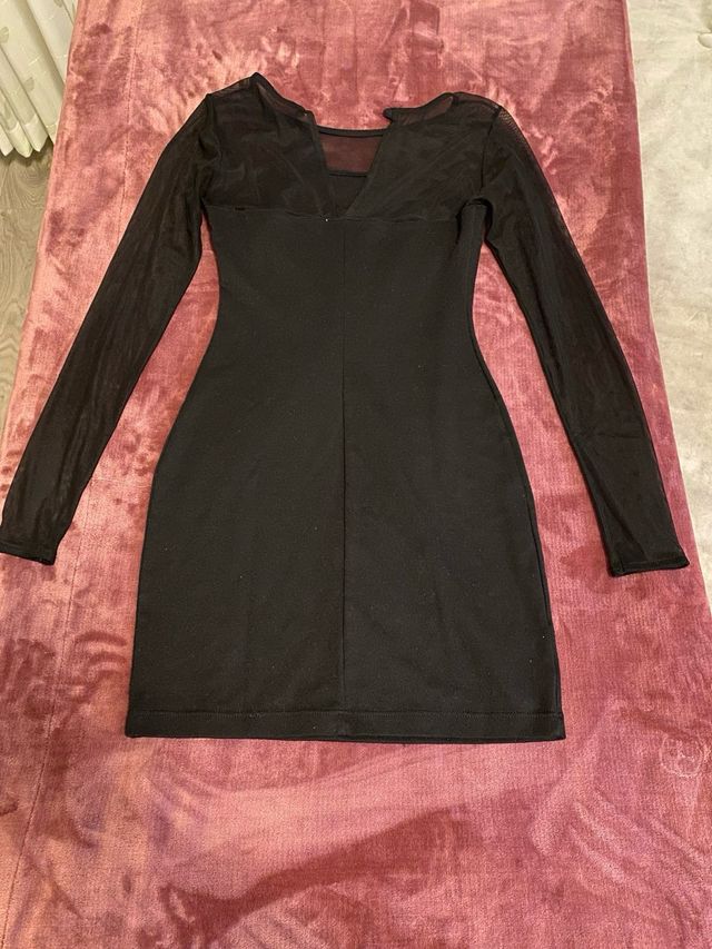 Vestido negro manga larga transparente