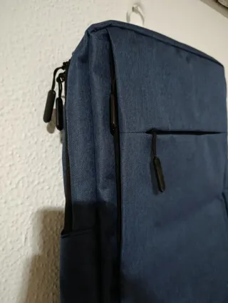 Mochila impermeable con USB azul