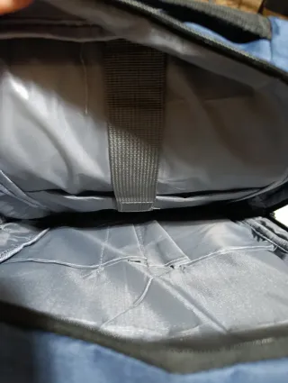 Mochila impermeable con USB azul