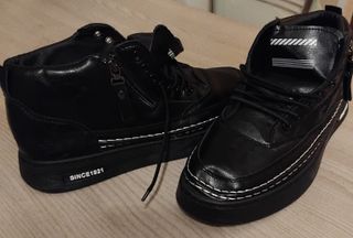 Scarponcini neri similpelle con cuciture bianche