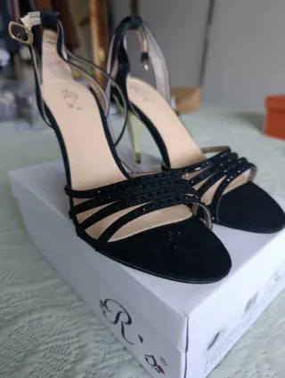 Sandalias de fiesta negras y doradas