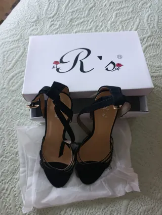 Sandalias de fiesta negras y doradas