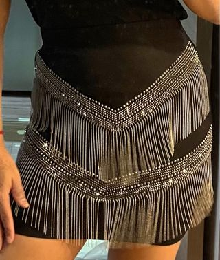 Falda negra con flecos plateados