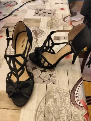 Zapatos de tacón Sissei negros
