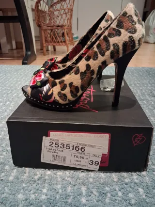 Zapatos de tacón Iron Fist con estampado leopardo