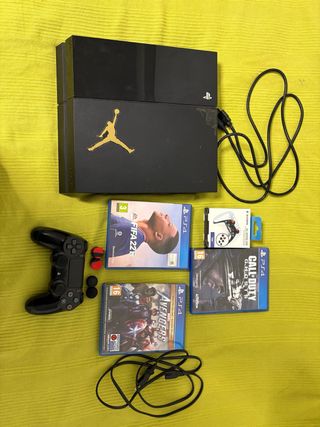 PS4 (PlayStation 4) Negra + 3 Juegos
