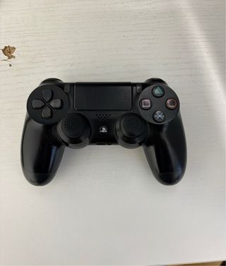 PS4 (PlayStation 4) Negra + 3 Juegos