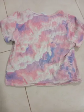 Camiseta de niña con nubes