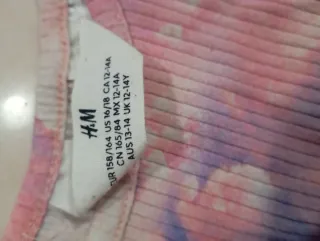 Camiseta de niña con nubes