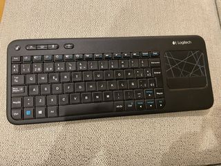 Teclado Inalámbrico Logitech K400r con Touchpad