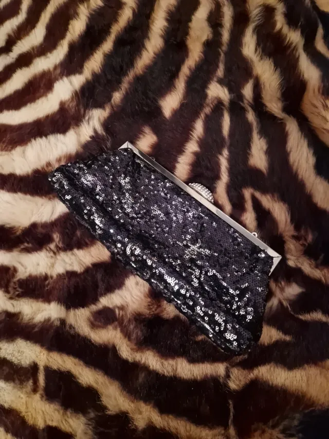 Borsa da festa con paillettes nere