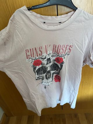 Camiseta Guns N' Roses Calavera y Rosas