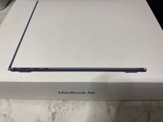 MacBook Air M3 13” Color Medianoche