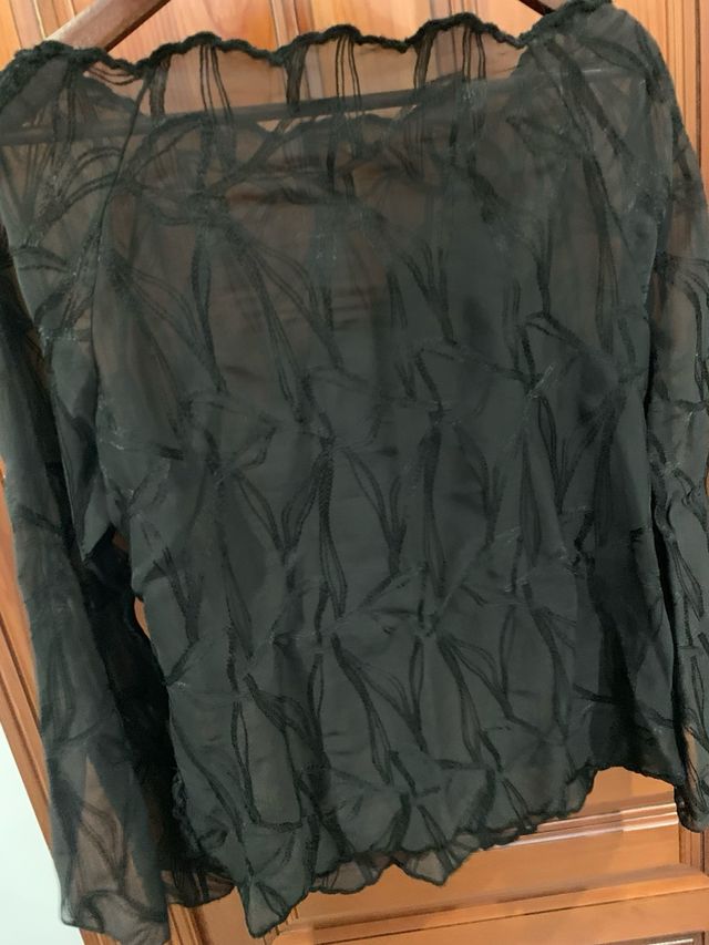 Blusa de transparencias negra